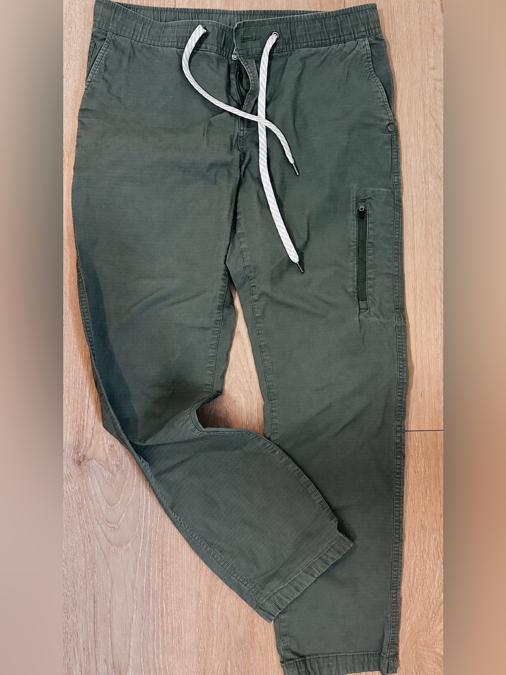 Vuori Olive Green Jogger Pants Drawstring Medium